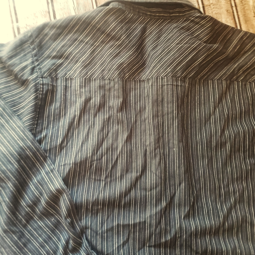 Notorious Button Down - Picture 6 of 6